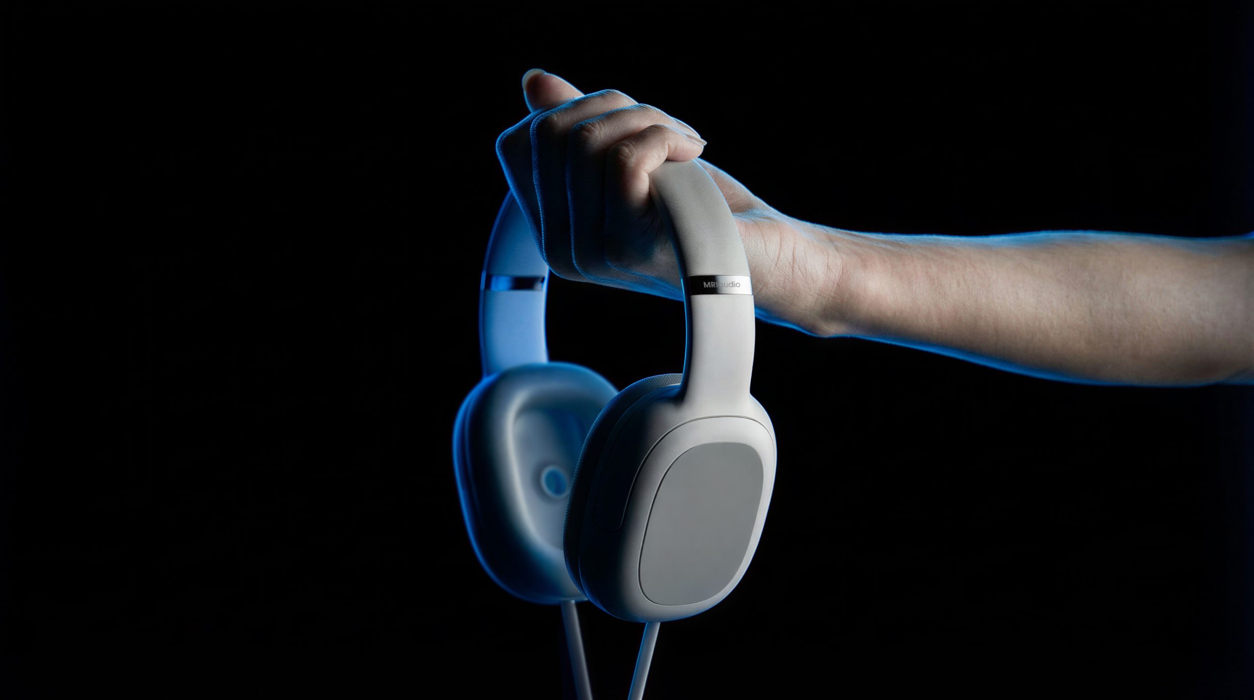 MRIaudio Slim Headset — MRI-compatible patient audio system designed by Dip Studio